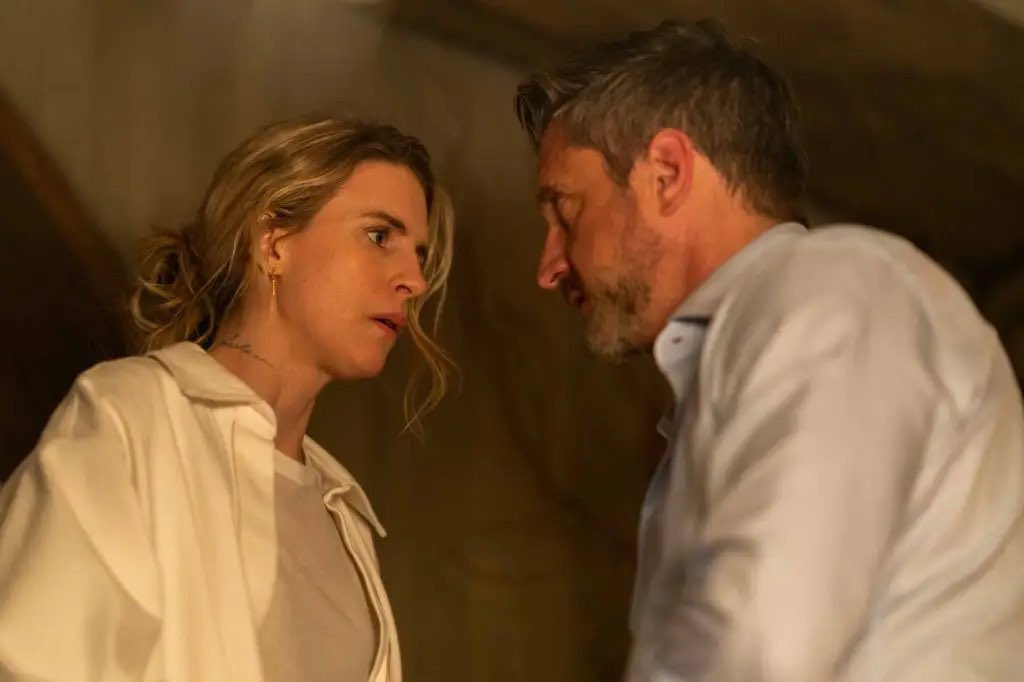 Neowomii's tweet photo. I absolutely loved this show “Murderer at the End of the World”. Directed and written by my favorite duo Brit Marling and Zal Batmanglij. They are so underrated! I definitely recommend it to people in tech or if you love a good murder mystery. https://t.co/jUJir60QaH