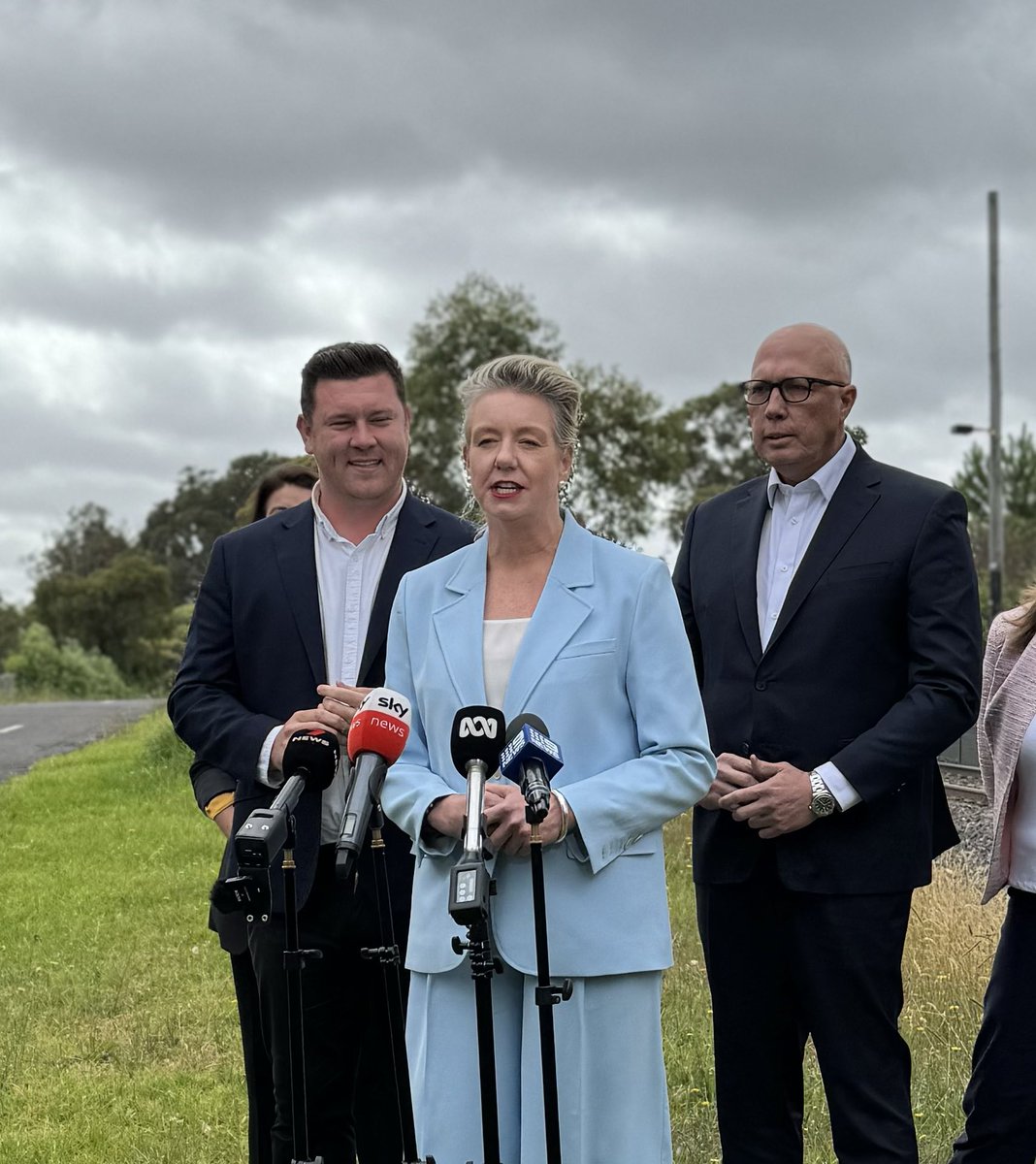 Delivering for Dunkley! This morning I joined Liberal candidate for Dunkley, Nathan Conroy and @PeterDutton_MP to announce a future Federal Coalition Government will commit $900 million to upgrade the Frankston to Baxter Rail Line project. An absolute game-changer for