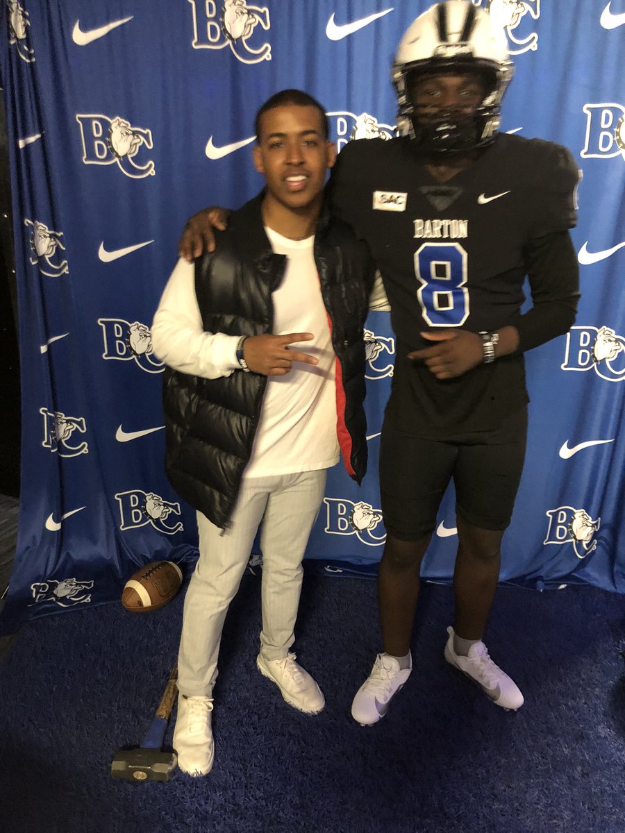 ClarenceG239's tweet photo. Had an amazing visit at @barton_fb thanks you for having me!!!🔵⚫️ #godogs @_dlmerritt @Coach_CainOL @COACHMO54 https://t.co/Xht2Plnhyj