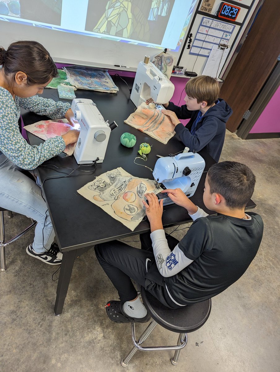 Oakcrest ART Dept. tweet media