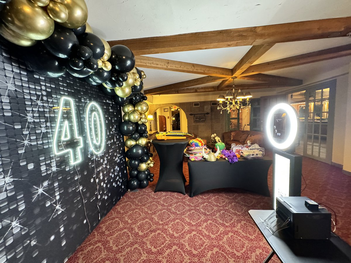 FotogChris's tweet photo. Photo Booth Rentals- Call me https://t.co/OaYixopnll
