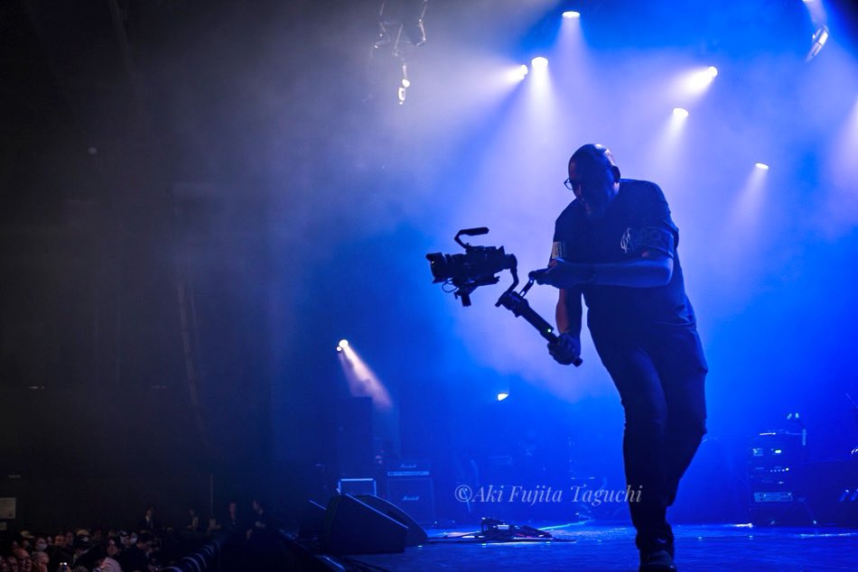 aftphotography's tweet photo. Jason McNamara (Videographer)  
Doing his job on stage right before Steve Vai band starts to play their show.
©2023 ︎Aki Fujita Taguchi  

#JasonMcNamara #people #videographer #photopit #tokyo #japan #concert #concertphotographer #photographer #SteveVai #smoke #AkiFujitaTaguchi https://t.co/ib8yx5AI1R