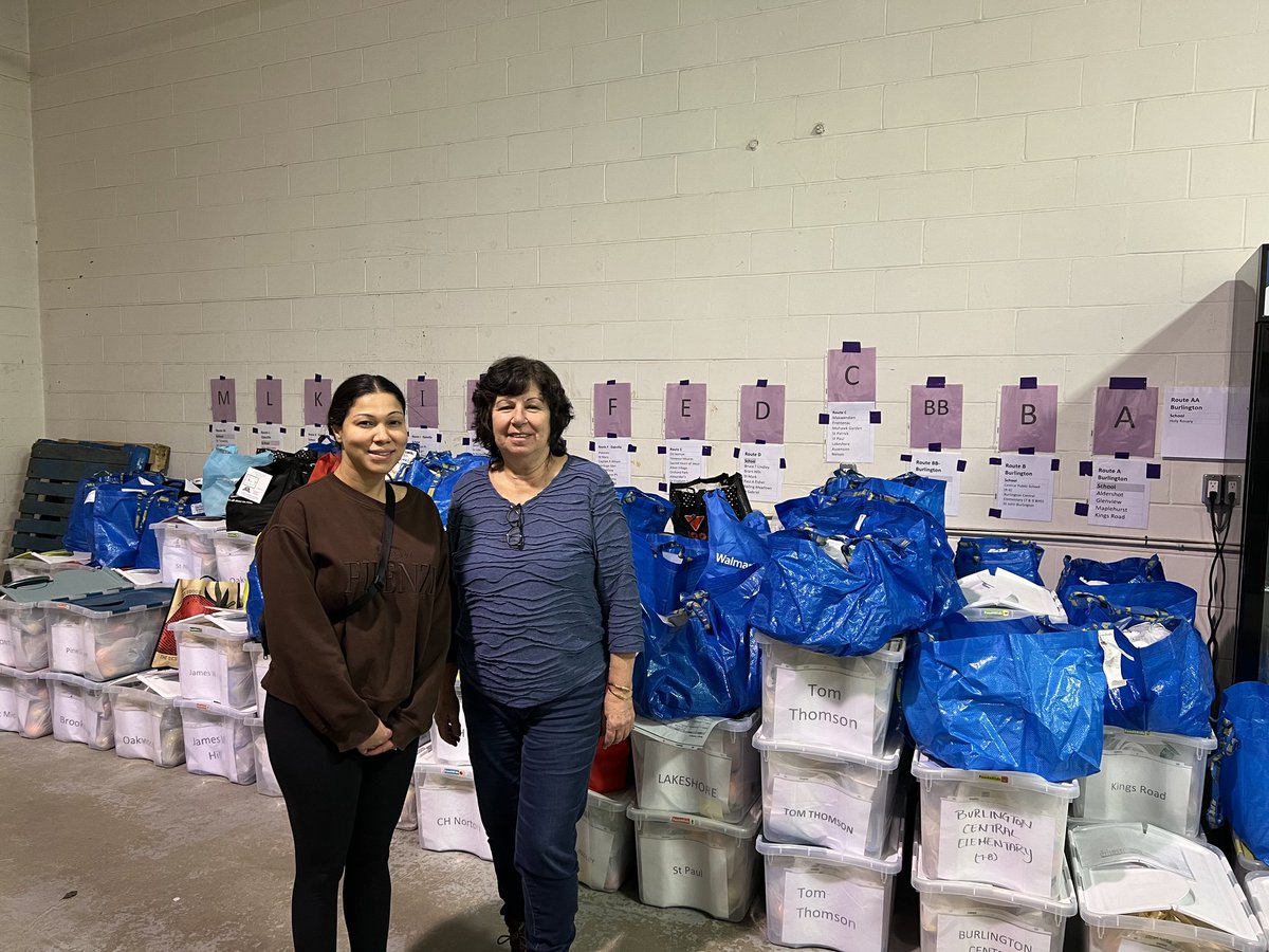 Food4KidsHalton's tweet photo. Huge thanks to Maycourt Group of Oakville who came to do our Burlington Pack on Wednesday, along side Pritima, Jason and Gayle as our packing support team! We are so grateful🥰#CommunityImpact #NoChildGoesHungry #weekendswithouthunger https://t.co/zotmq8Rioa