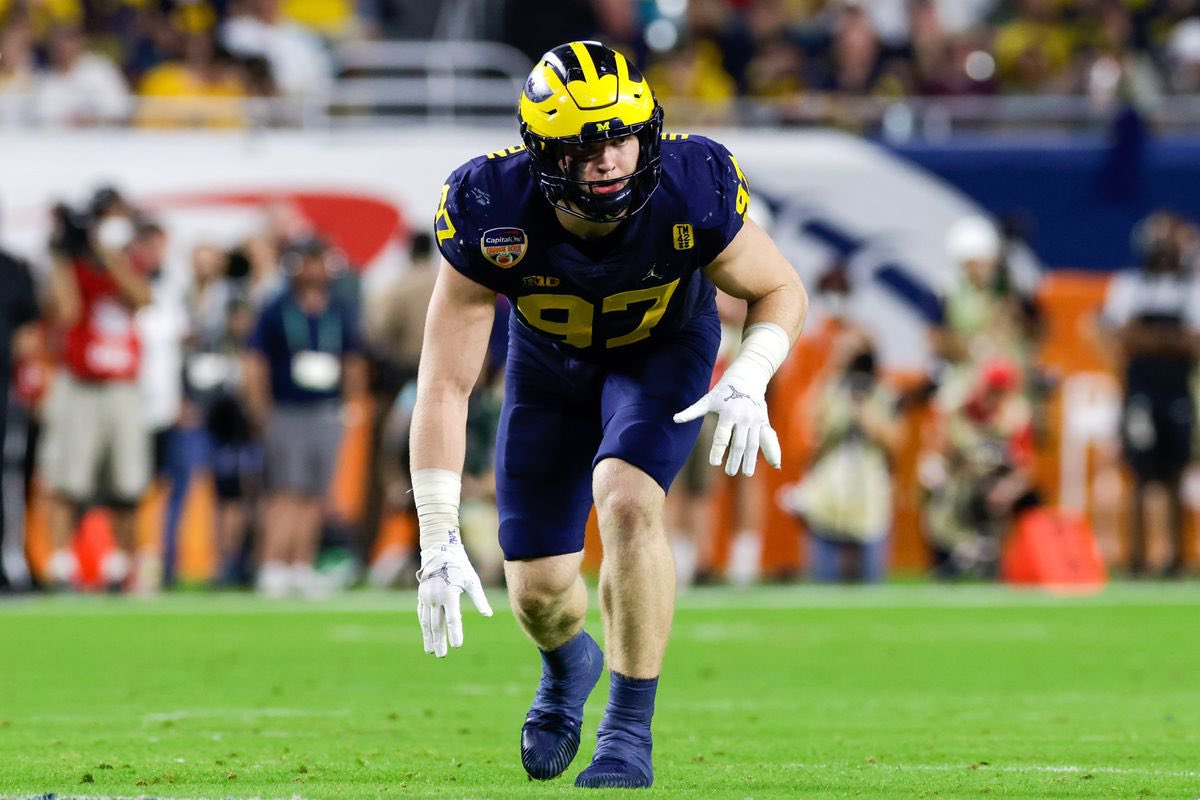 I’m extremely blessed to receive an offer from the University of Michigan wolverines!! @UMichFootball .Thank you to coach Mike Elston @CoachMikeElston and the rest of the coaching staff for believing in me.!! #GoBlue !!〽️ @BrandonHuffman @247Sports @PGregorian @westcoastpreps_