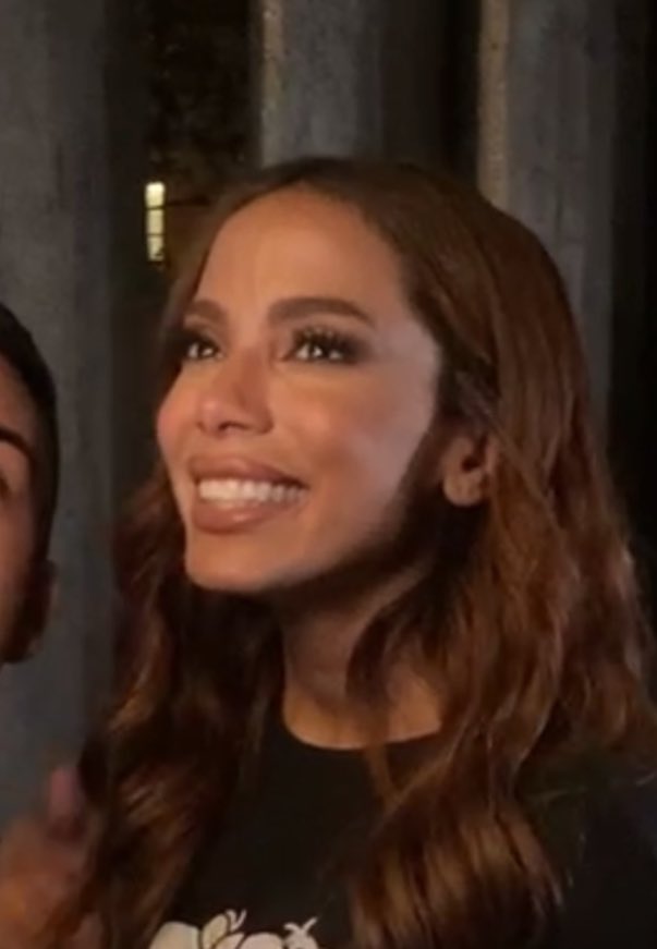 camilofromrj's tweet photo. o brilho nos olhos. mds Anitta ta TAO lindaaaaa https://t.co/rsIdCv1FiR