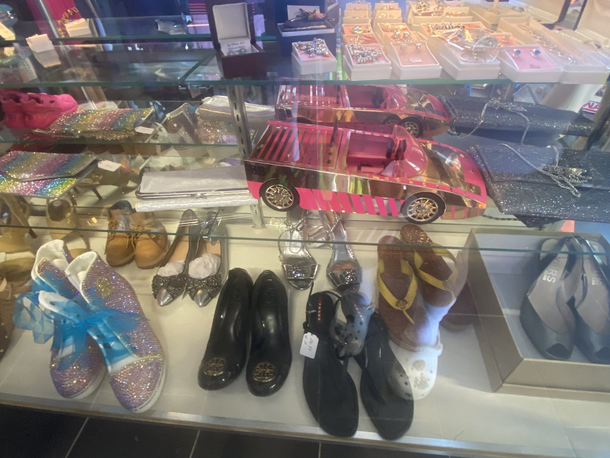 tuscielos's tweet photo. my mom and my aunt opened a tiny thrift store together on 626 w davis street! its called the butterfly shop <3 ☺️ yall please feel free to pay them a visit sometime! 10am to 5pm https://t.co/9msYUGLa9F