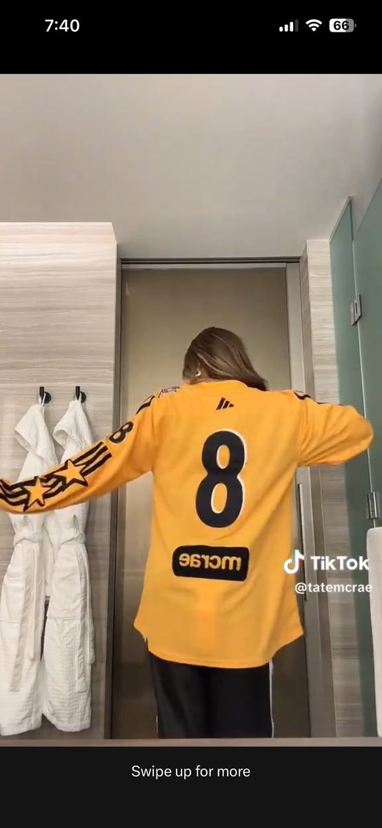 nweiny17's tweet photo. @jordan_shulman We doing a jersey order? https://t.co/rWHr9kXpZF