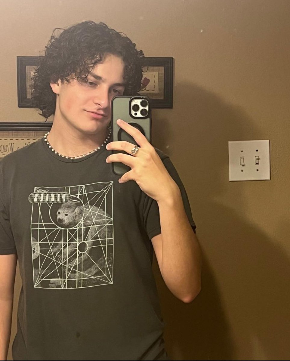 Artie Flores tweet media