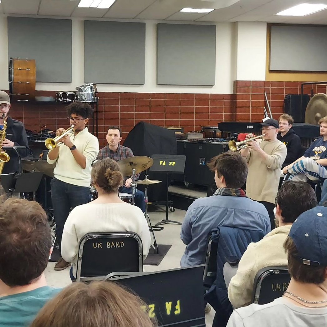 UKTrumpet's tweet photo. Today during studio class, the Brad Goode jazz quintet with Ernie watts presented a short performance and fielded questions from the trumpet, trombone, saxophone, and percussion studios! Brad is an alumnus of the University of Kentucky Trumpet studio! https://t.co/6EJ7MApuUw