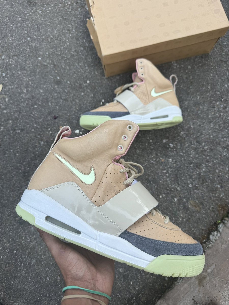 nike yeezy tan