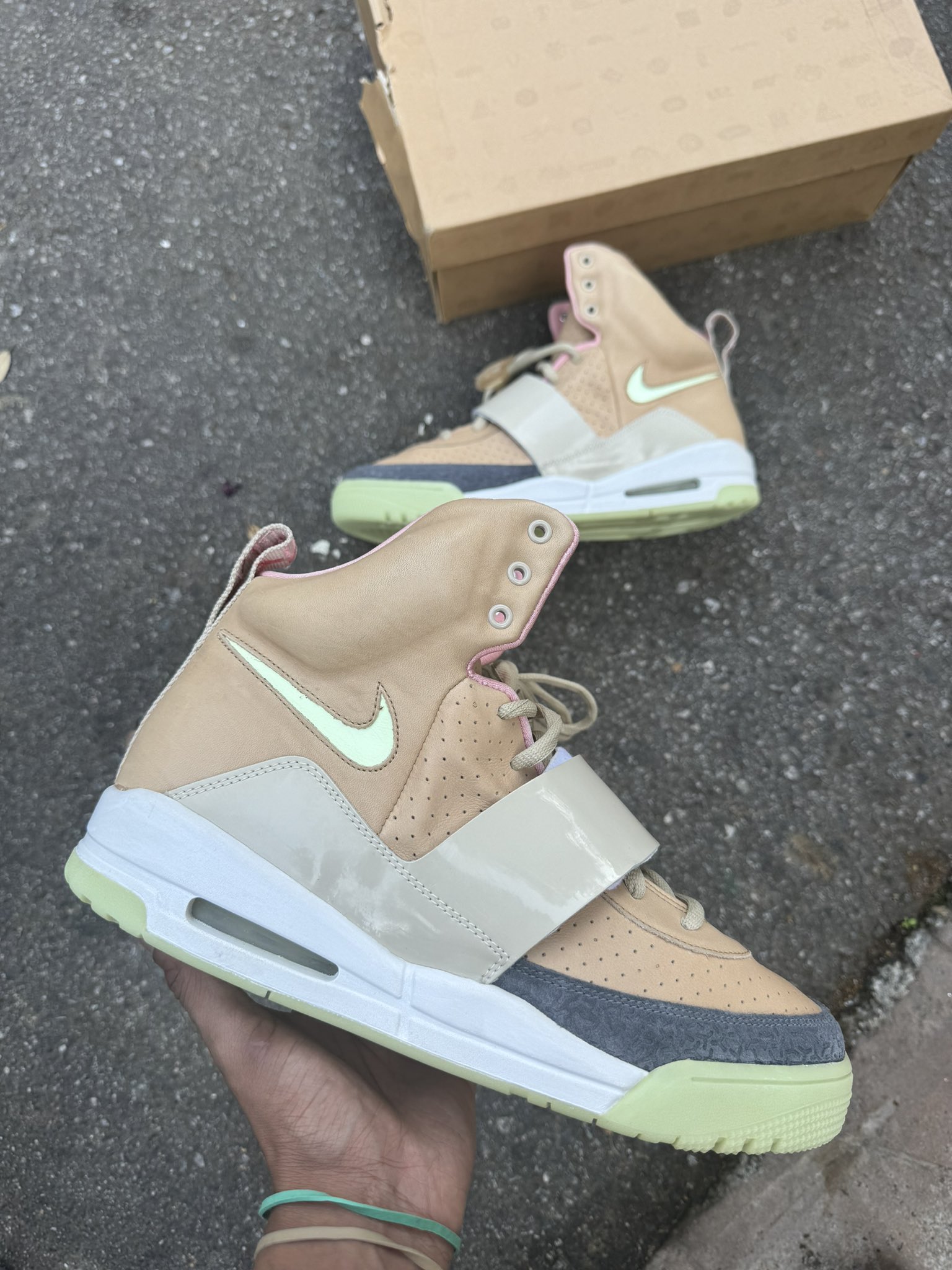 Ovrnundr on X Nike Air Yeezy 1 Net Tan 2009 https t WzmAqmui75 X