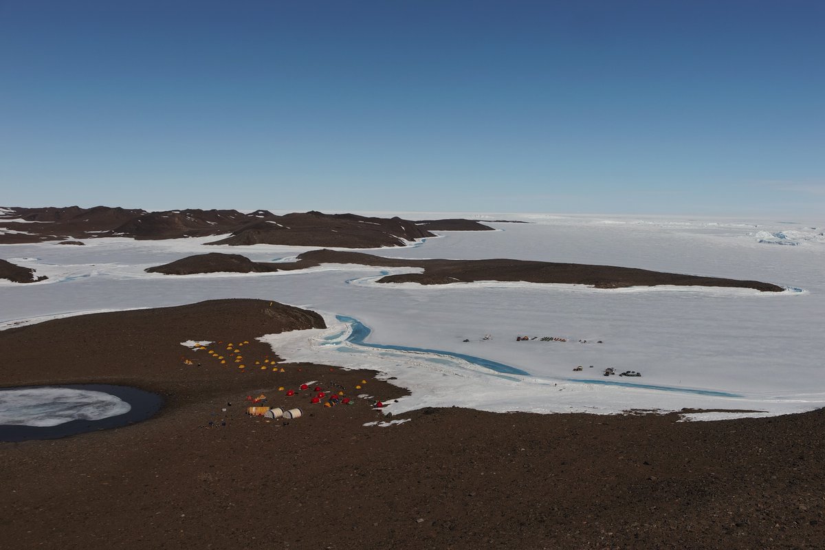 'We're really worried that the Denman Glacier has started to retreat and that this might continue' - @selwynox Hear why 27 scientists have spent 2 months camped on the ice collaborating to understand this glacier. 🎧 abc.net.au/listen/program…