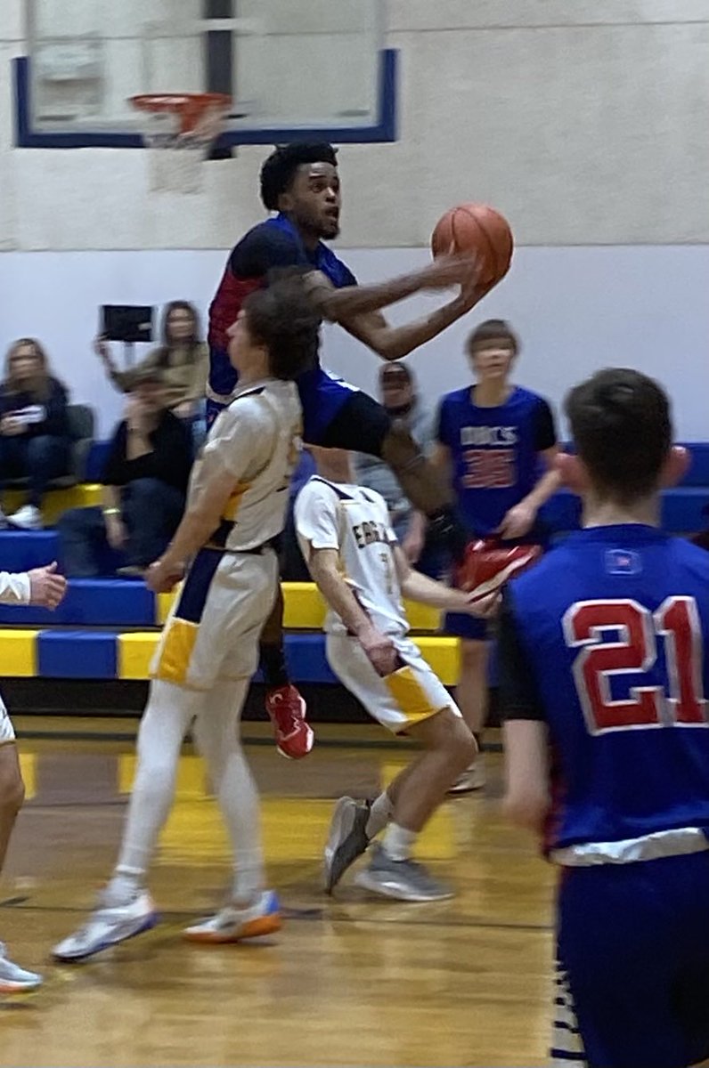 Denbigh Baptist senior guard Ethan Claville with a quick first step blows by his man and scores on the lane.  WCA 41, Denbigh Baptist 38.  ⁦<a href="/BigShotsToday/">Hit The BIG SH🏀TS</a>⁩ ⁦<a href="/BigShotsGlobal/">BIG SH🏀TS</a>⁩