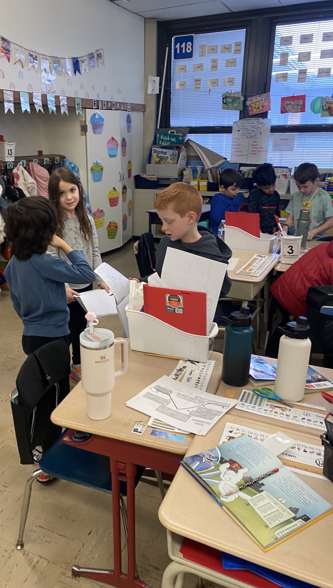 Readers sharing their jots about their characters ✏️ 📚