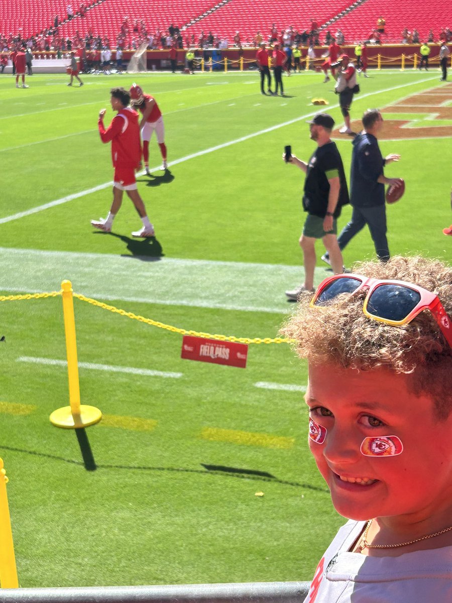 flavinamy's tweet photo. @tootgail as you go to the #SuperBowl  know your son @PatrickMahomes is so very special to so many kids. My son was @GEHAField for his bday &amp; his absolute fave was watching P throw the ball. We’re headed to Vegas from MI to be in same city as the Chiefs-hope to see you there https://t.co/Zk2PauI9mn