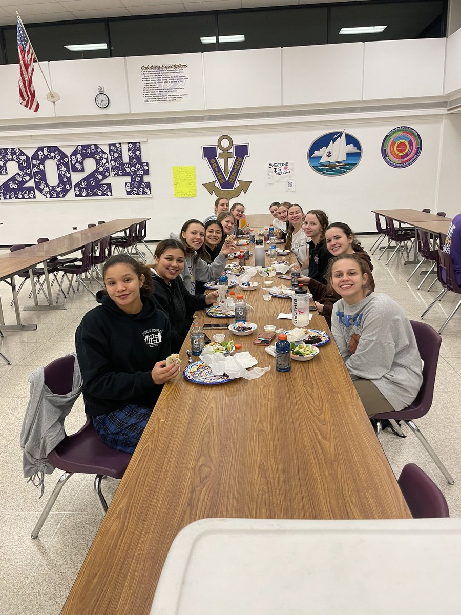 GirlsVermBball's tweet photo. Thank you Rudy and Sara Stepp for team dinner tonight! #WeAreVGBN #Attitude https://t.co/aV9I9wlACE