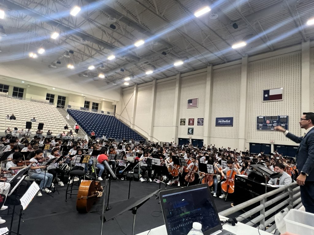 Almost 500 middle school orchestra players from DCMS, DMS, HBMS, JBMS, QVMS and SMS performed together tonight at the 2024 String Fling.