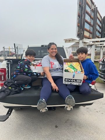 dereklee7's tweet photo. Thank you so much to Riojas Elementary School for donating 338 pounds of food to Circle of Hope Community Center! It’s awesome to see the children in our community wanting to help families in need in such an impactful way! https://t.co/d4G7RZDU5X