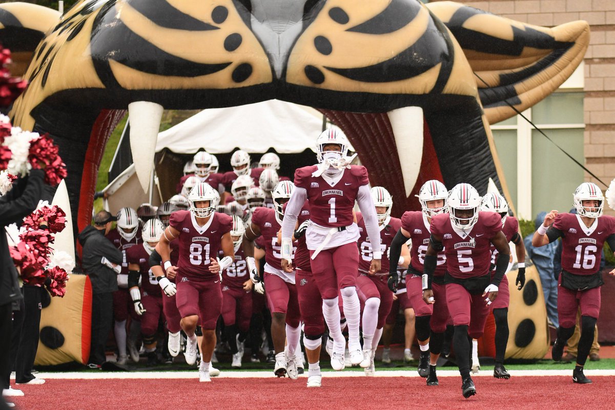 Thank to @Coach_Saint from @LafColFootball for stopping by today! We appreciate you making time for us here in the Wick!