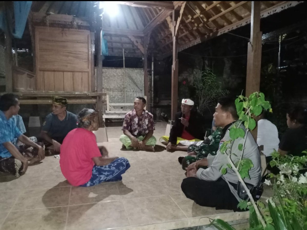 PTampaksiring's tweet photo. JUMAT CURHAT POLSEK TAMPAKSIRING 

Pada hari Jumat  tanggal 02 Pebruari 2024, pkl. 08.30 Wita bertempat di Wilayah Desa Sanding Kecamatan Tampaksiring, Polsek Tampaksiring Melaksanakan Kegiatan Jumat Curhat /Pengaduan Keliling " #jumatcurhat https://t.co/k5Th3a2Sbb