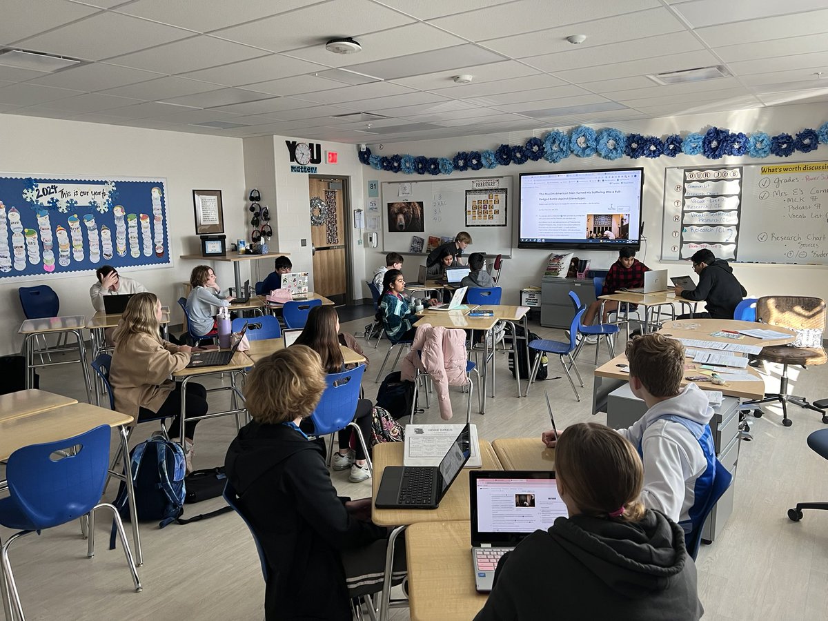 JennieEbersole's tweet image. THREE amazing 702 teachers from today! 💙🩵🐻👏🏼👏🏼👏🏼 Mr. Myles… “If everyone is quiet and only one person is sharing, I’m gonna believe you all agree with this person..” #bruinslead #OBLMS #futureteachers 🍎