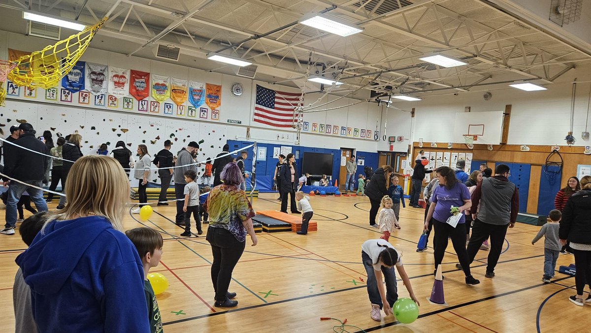 GreeceELC's tweet photo. OPEN GYM NIGHT was such a great time. Thank you to our parents. Thank you to @CommonGroundH and the ELC PTA. 
The Culture Of Collaboration. The culture of Community. @mikejferris2
@QianaPerryGCSD https://t.co/Xf4hjeN5bm