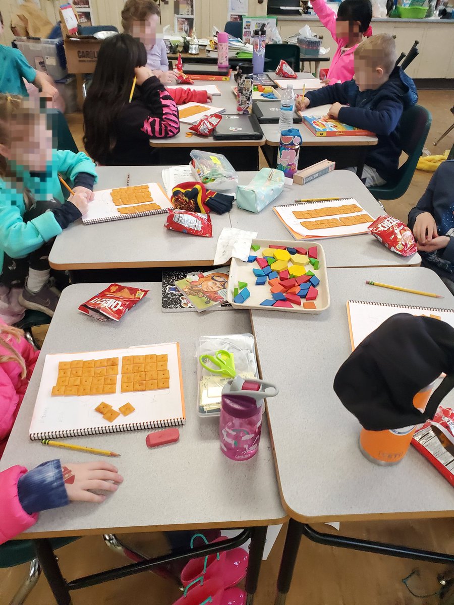 #3rdGradeFinding areas of rectangles using Cheez-its as one inch square units. @SequoiaEL @MtDiabloUSD