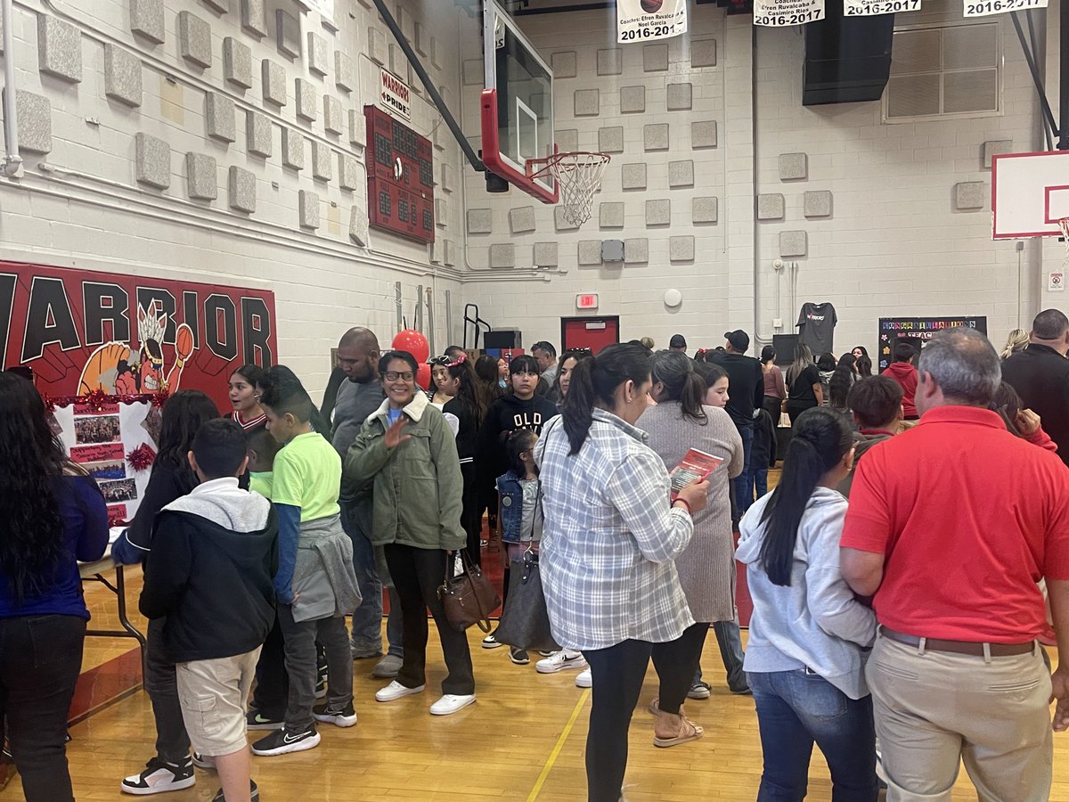 ⁦@SanchezMS_⁩ welcome our future Warriors during the 5th grade transition showcase. #TeamSISD ⁦@MTobias_SSMS⁩