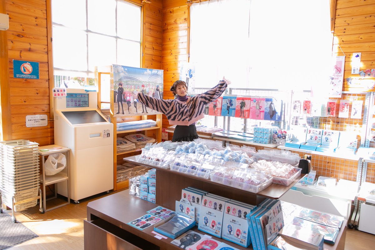 ひらパーコラボ『異世界遊園地「テンペストパーク」の謎』🎡長らくの間お楽しみいただきありがとうございました🙌
コラボ期間もあと少し⚡リムル役の #岡咲美保 さんともツーショットを撮ったこちらのリムル様もパーク内にいらっしゃいます✨

ラストチャンスぜひお越しください🎢

#転スラ　#tensura
