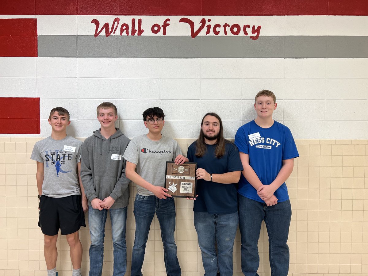 MsBernbeck's tweet photo. These Eagles are heading to STATE SCHOLARS BOWL!! ⁦@USD303⁩ #GoEagles https://t.co/4lrprIELQC