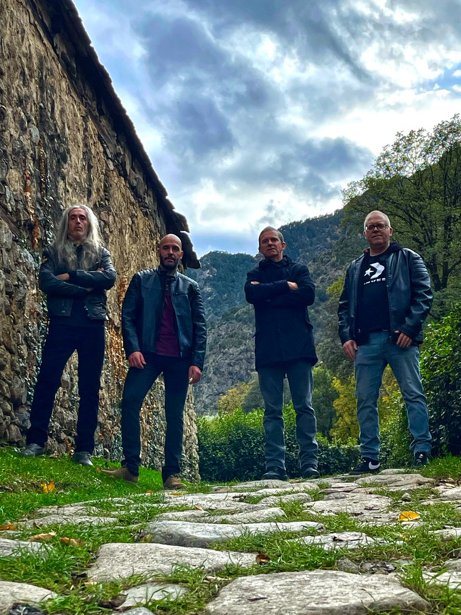 Demà serem a l'auditori d'Ordino.
Serà un concert únic i també irrepetible, us esperem a tots a les 21:30h
Salut i Rock 🤘🏽