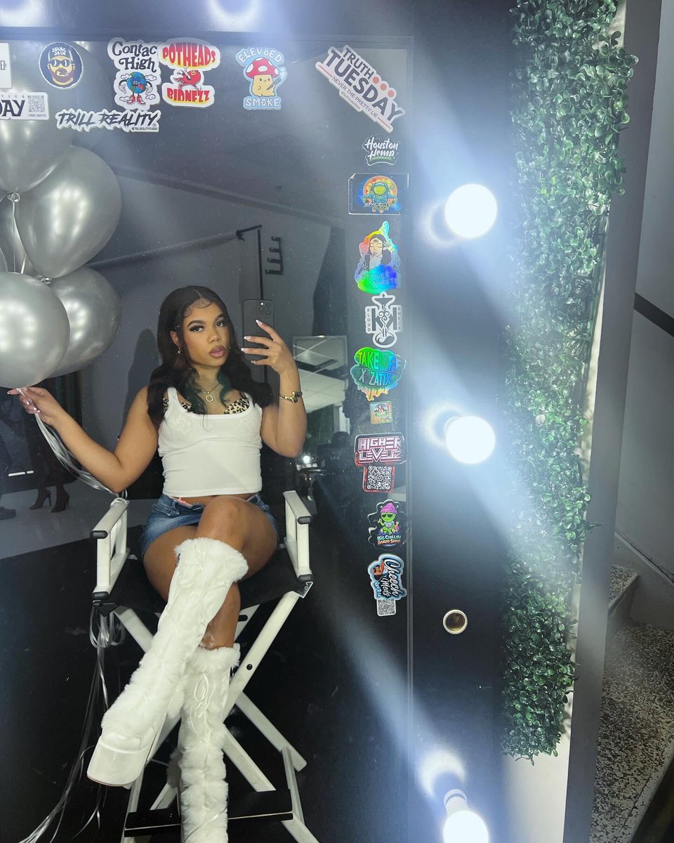 DesiiiiK's tweet photo. Bday BTS
#birthday #birthdaypics #twitterpics https://t.co/mQO1TI9ZuT