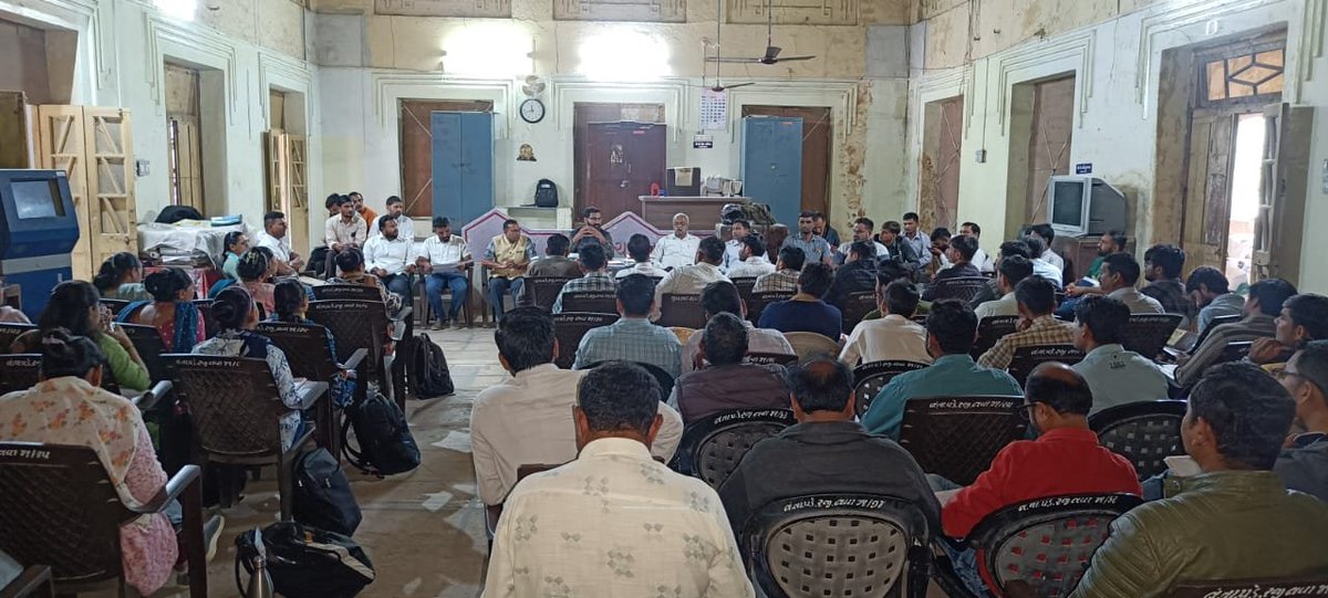 mopr_goi's tweet photo. To spread awareness for a #TBFree Tomorrow, representatives &amp; functionaries of #GramPanchayats under #Mangrol Taluka of #Gujarat's #Junagadh District were sensitized about #TBMuktGramPanchayat initiative in the presence of @TDO_MANGROL_JND, Health and Line Department officials. https://t.co/ZATEqygGJs