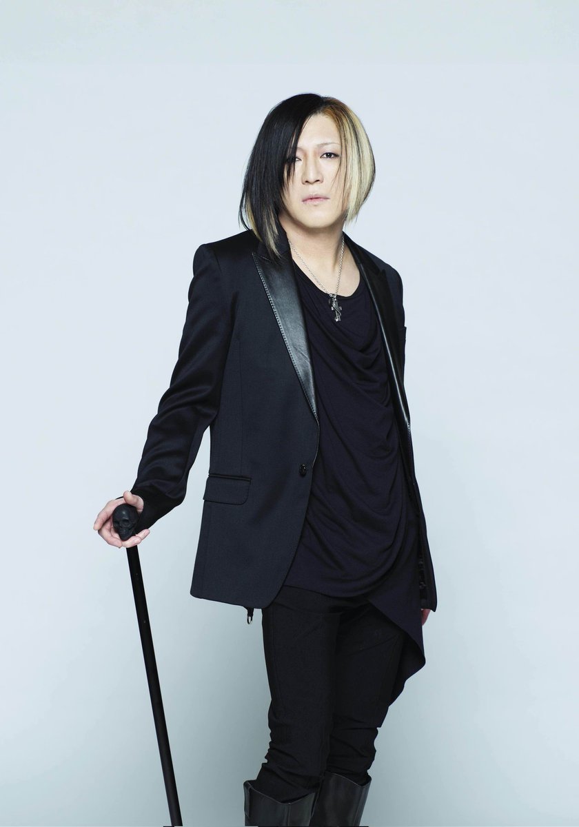 御年52(!)にして往年の生脚衣装のリバイバルも期待されてる稀代の