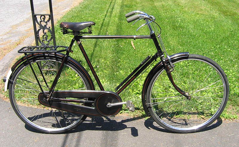 SomanchyM's tweet photo. At KGP, my bike was a Raleigh from Nottingham. It was more than 50 years old. I got it from my grand father's colleague who bought it from a "Kabuliwala" (person from Kabul) decades ago. The person would bike from Kabul to Kolkata selling various nuts along the way. https://t.co/FWDLryDygN