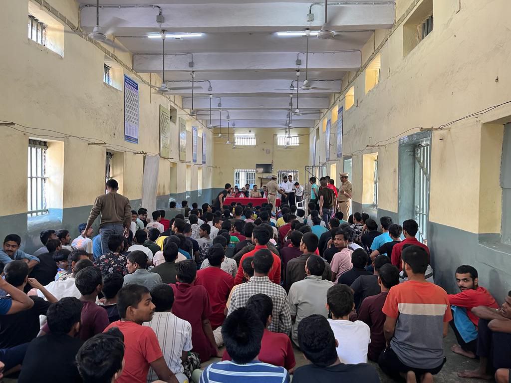 MslsaMumbai's tweet photo. Orientation program held at Mumbai central Jail as part of Restoring the Youth campaign in presence of Secretary Dlsa Mumbai, Principal magistrate JJB Mumbai, Superintendent, Mumbai Central Jail, Jail visiting lawyers for ascertaining existence of Juveniles in the jails. https://t.co/2bbDYJP4VQ