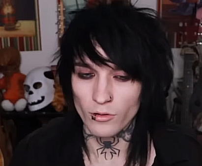 ilylost666's tweet photo. why does johnnie look kinda dead lmaoo https://t.co/7eKn5Hp1pG