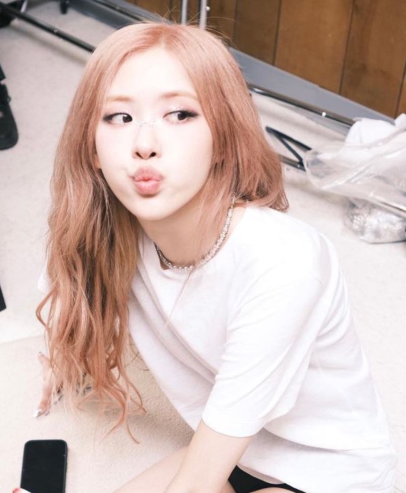 roseannepics's tweet image. 