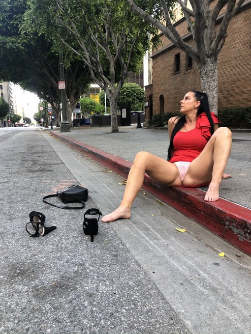 &hellip;, waiting on a street for what ?  Just tell me !  #game https://t.co/pxlaWEFmdZ<a href="/tag/game"class="tags"><span>#game</span></a>