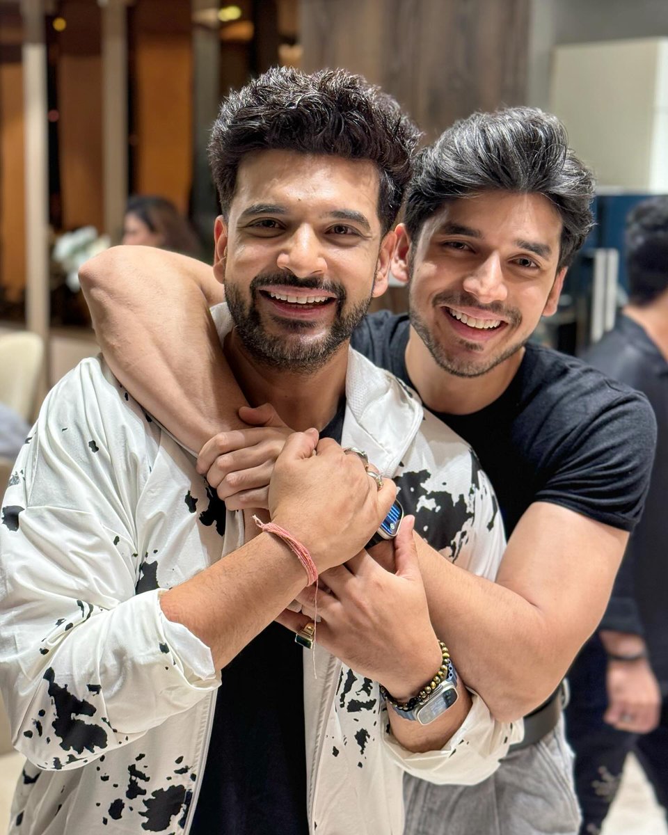 hugivsashit__'s tweet photo. Noon Brothers ❤️❤️

#KaranKundrra @kkundrra https://t.co/RUoiIhc4WA