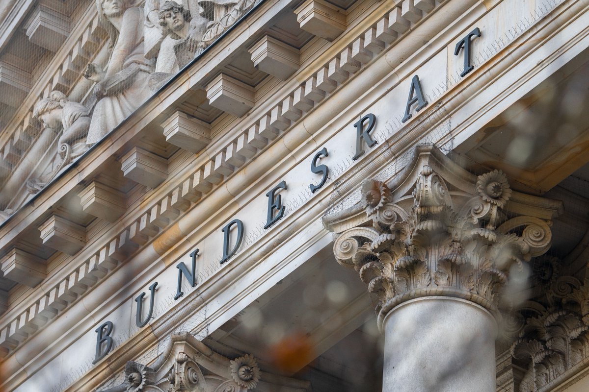 #heutewichtig <a href="/bundesrat/">Bundesrat</a>: MP <a href="/Boris_Rhein/">Boris Rhein</a> wird sich zum geplanten Gesetz zur Verbesserung der Rückführung äußern. Weitere Redebeiträge aus #Hessen stammen von den Ministern Manfred Pentz <a href="/HEBerlinEuropa/">Hessen in Berlin und Europa</a> &amp; Christian Heinz <a href="/Justiz_Hessen/">Justiz Hessen</a>. Live ab 9.30 Uhr👉 bundesrat.de.
