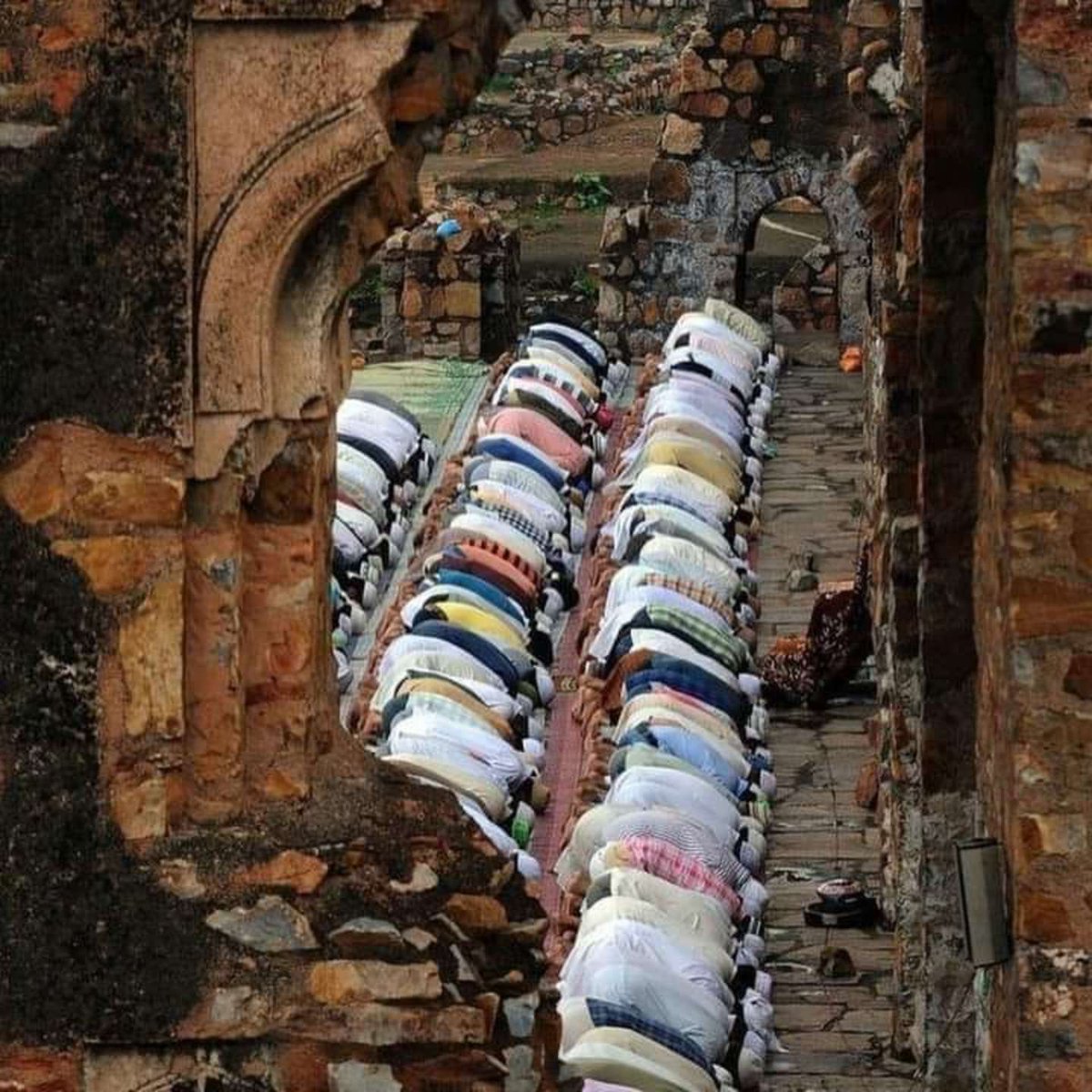 Ataullah HAMİDİ (@ataullahhamidi) on Twitter photo “Ey iman edenler, rükû edin, secde edin, Rabbinize kulluk edin ve hayır işleyin ki kurtuluşa eresiniz.”
Hac, 22/77
Cenab-ı Allah'ın rahmeti, mağfireti ve bereketi üzerimize olsun. Rabbim ülkemizi, milletimizi her türlü felaketten ve hastalıktan muhafaza eylesin. “Ey iman edenler, rükû edin, secde edin, Rabbinize kulluk edin ve hayır işleyin ki kurtuluşa eresiniz.”
Hac, 22/77
Cenab-ı Allah'ın rahmeti, mağfireti ve bereketi üzerimize olsun. Rabbim ülkemizi, milletimizi her türlü felaketten ve hastalıktan muhafaza eylesin.