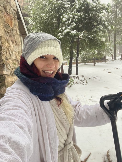 Shoveled snow for the first time today!!! ❄️❄️❄️ https://t.co/o946zP6Nko<a href="/tag/mvsales"class="tags"><span>#mvsales</span></a>