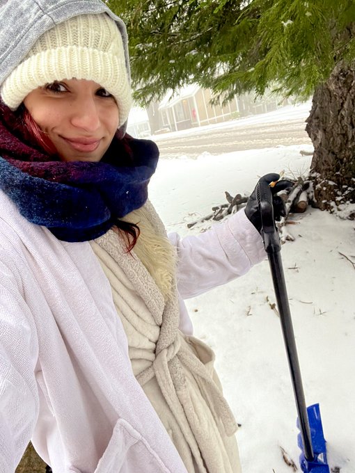 Shoveled snow for the first time today!!! ❄️❄️❄️ https://t.co/o946zP6Nko<a href="/tag/mvsales"class="tags"><span>#mvsales</span></a>
