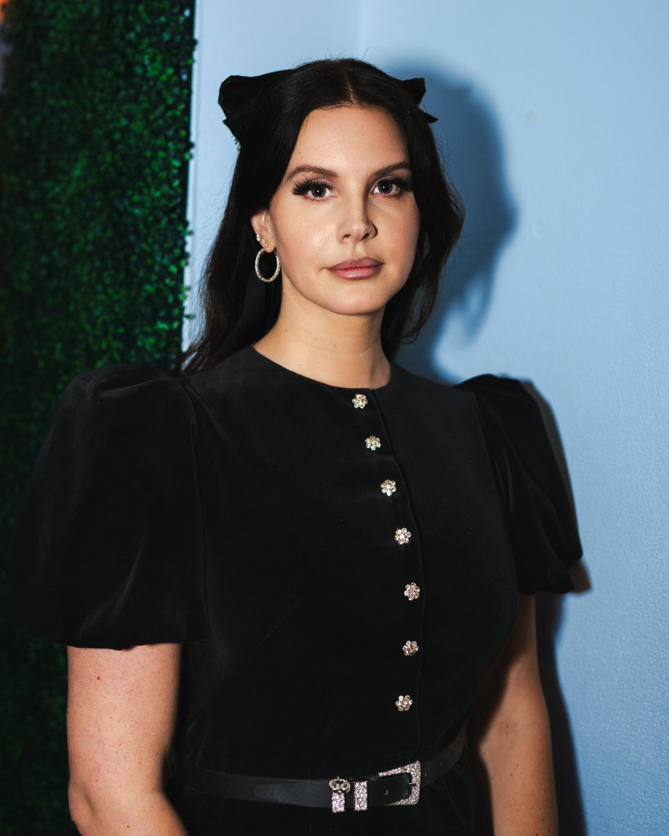 respectiveco's tweet image. Lana Del Rey last night 📸