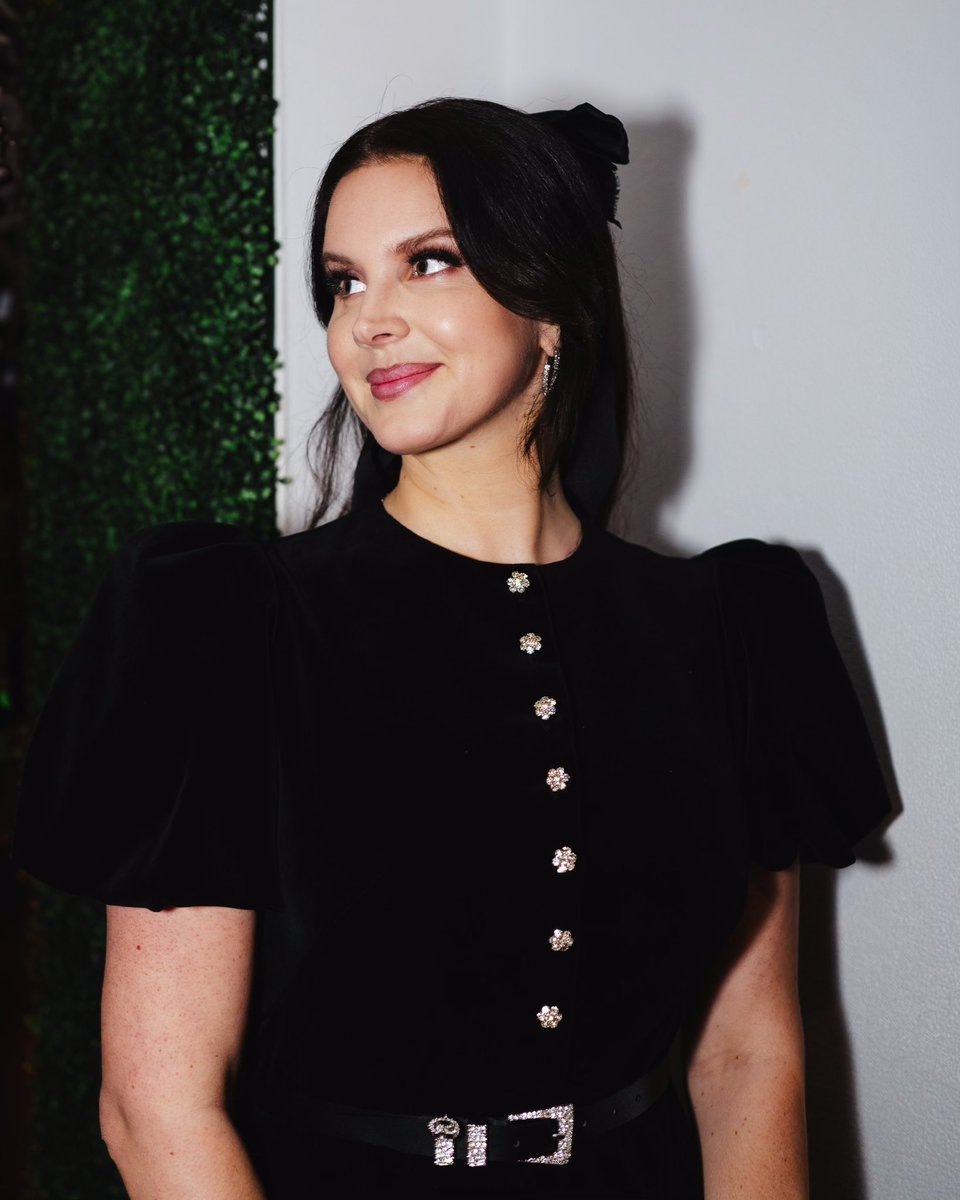 respectiveco's tweet image. Lana Del Rey last night 📸