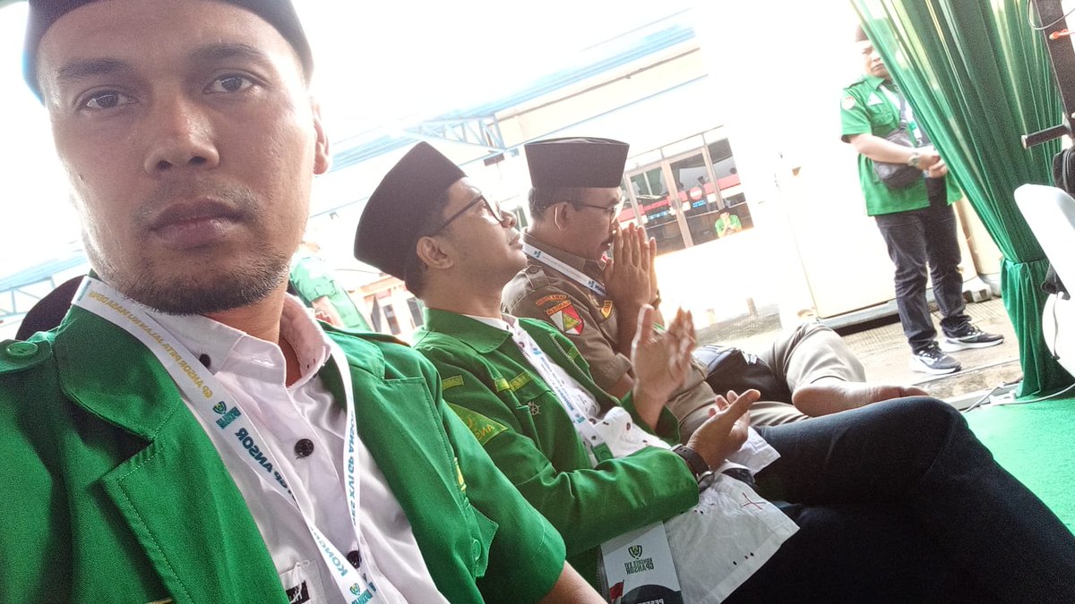 Ecko29502961's tweet photo. PC GP Ansor Bangil hadiri Kongres XVI Gerakan Pemuda Ansor Bangil di pelabuhan tanjung Periok Jakarta 
#KongresXVIGPAnsor https://t.co/Xlal6LswTa