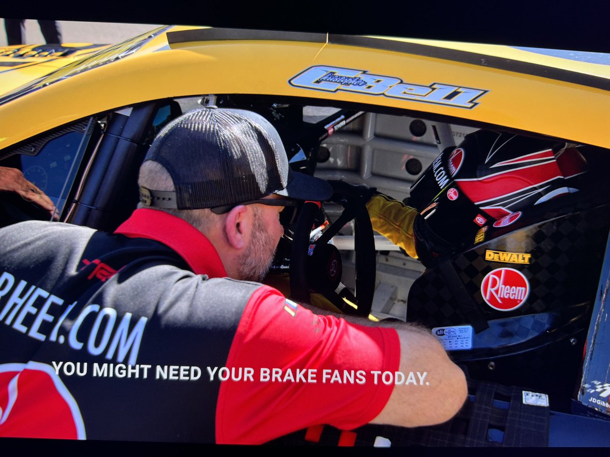 nascarcasm's tweet image. This one very brief moment in the final episode of #NASCARFullSpeed right before the championship race begins my lord
