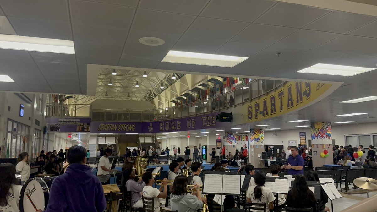 jhillshs's tweet photo. Wonderful turnout last night for our Incoming 9th Grade Night. We are looking forward to having our future JHHS Spartans join the family next school year! #jhillsway #IbelieveinFUSD @FontanaUnified @FUSD_Supt @FUSD_FMSTrojans https://t.co/x2p6ZQJhrJ