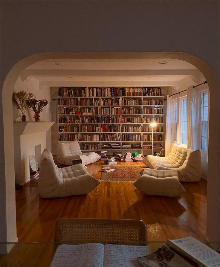 A family of four's reading room.📖📖
#Costway, More Than Just Furniture.

#HomeLibrary #CozyCorner #literarylife